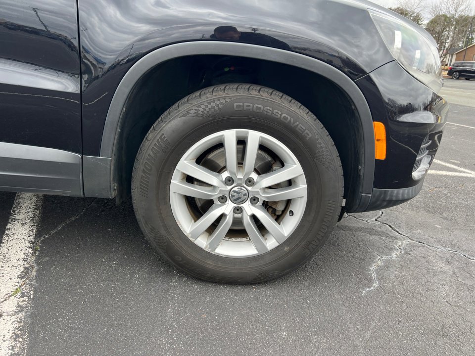 Used 2017 Volkswagen Tiguan S image 29