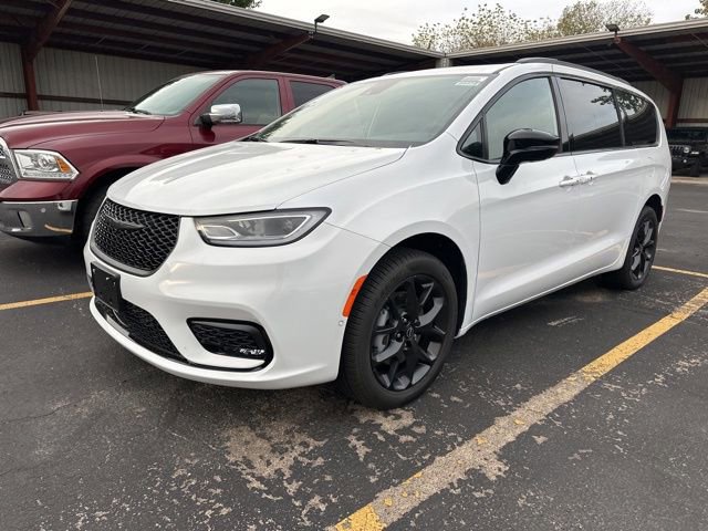 New 2026 Chrysler Pacifica Limited w/ S Appearance Package image 13