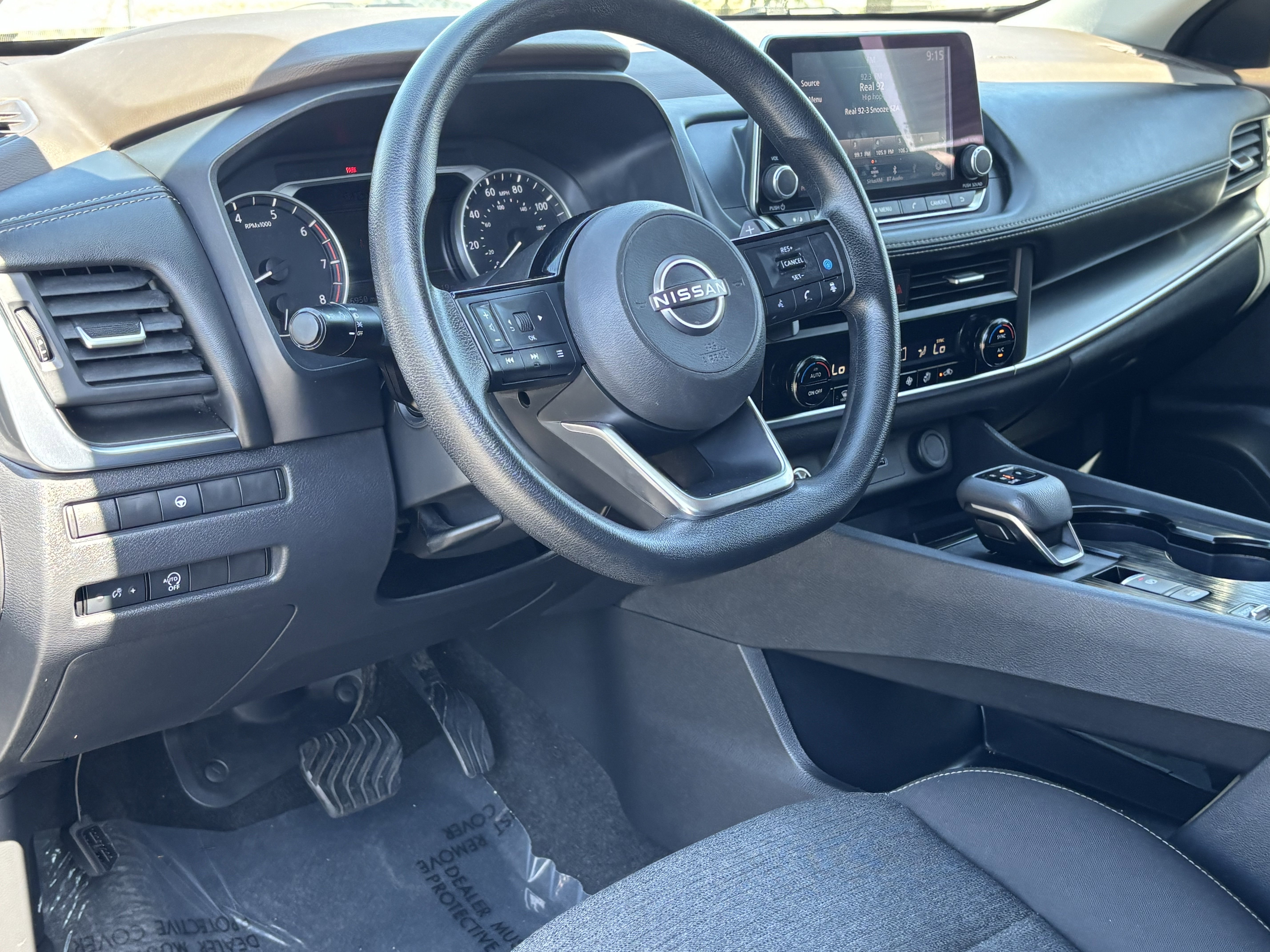Used 2023 Nissan Rogue SV FWD image 15