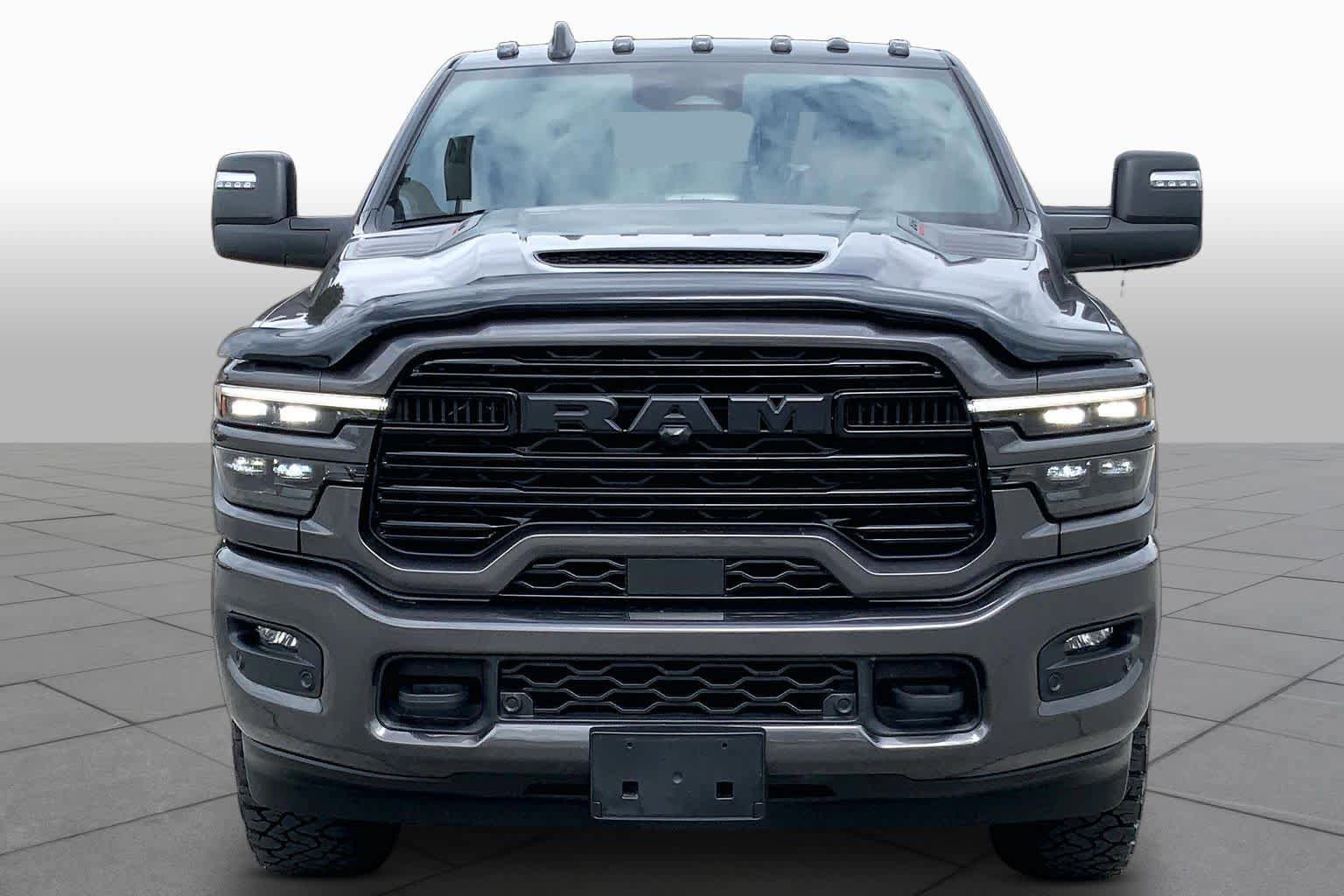 Used 2025 RAM 2500 Laramie AWD/4WD image 4
