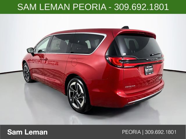 New 2027 Chrysler Pacifica Limited FWD image 5