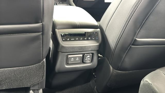 New 2026 Nissan Pathfinder Platinum image 40