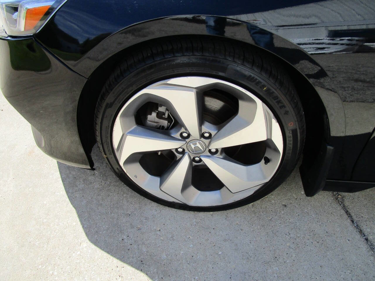 Used 2018 Honda Accord Touring image 19