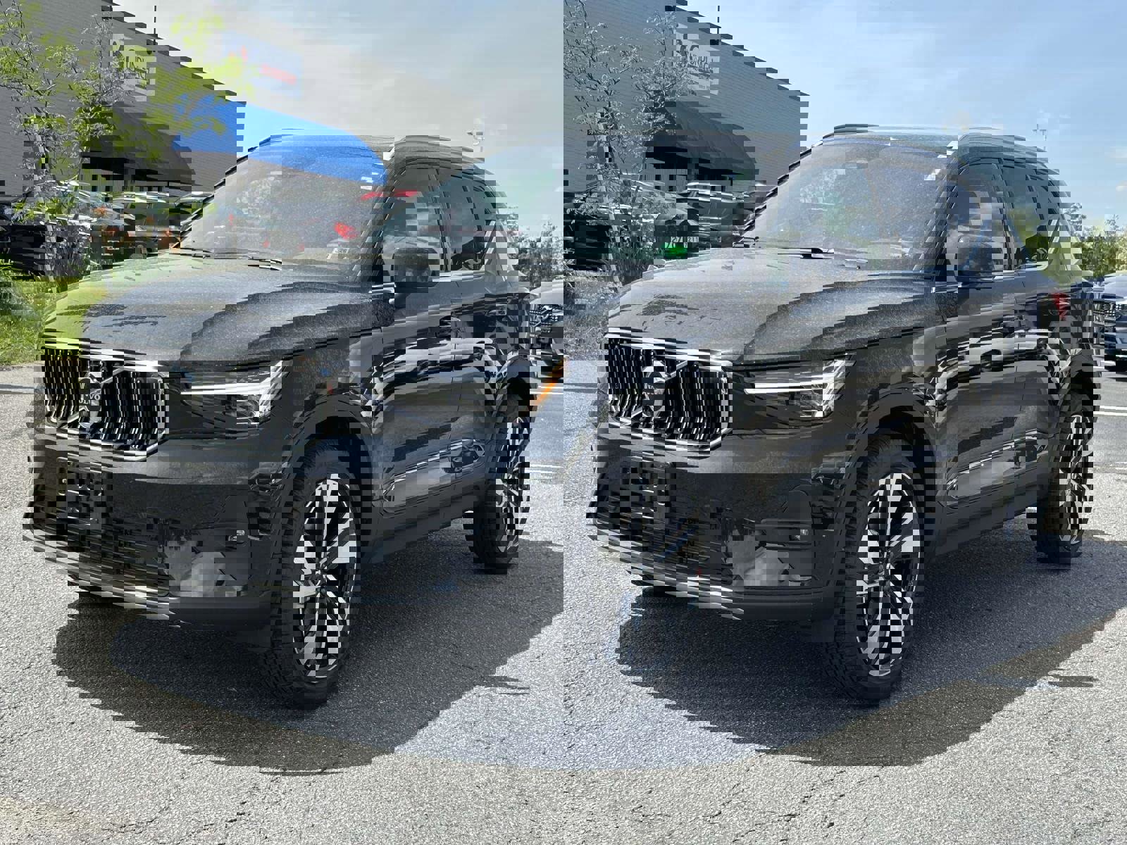 Certified 2025 Volvo XC40 B5 Ultra w/ Climate Package image 23