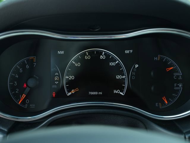 Used 2019 Jeep Grand Cherokee Altitude AWD/4WD image 32