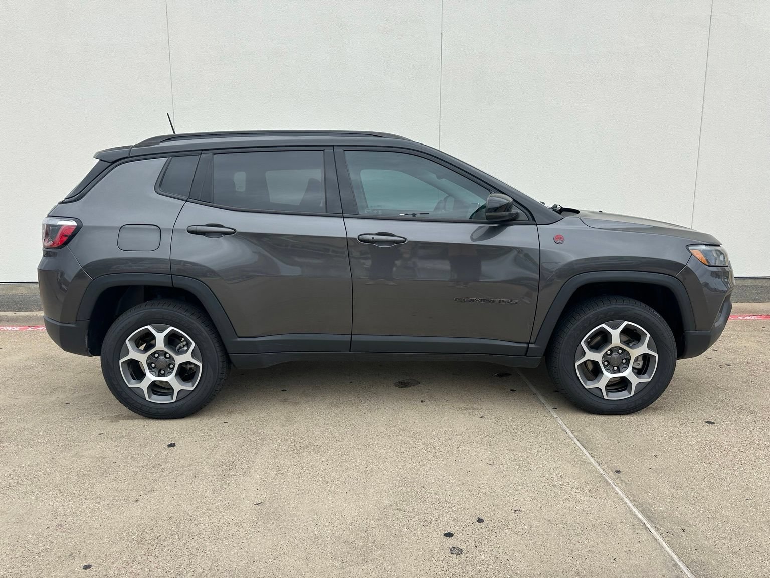 Used 2022 Jeep Compass Trailhawk w/ Sun and Sound Group AWD/4WD image 8