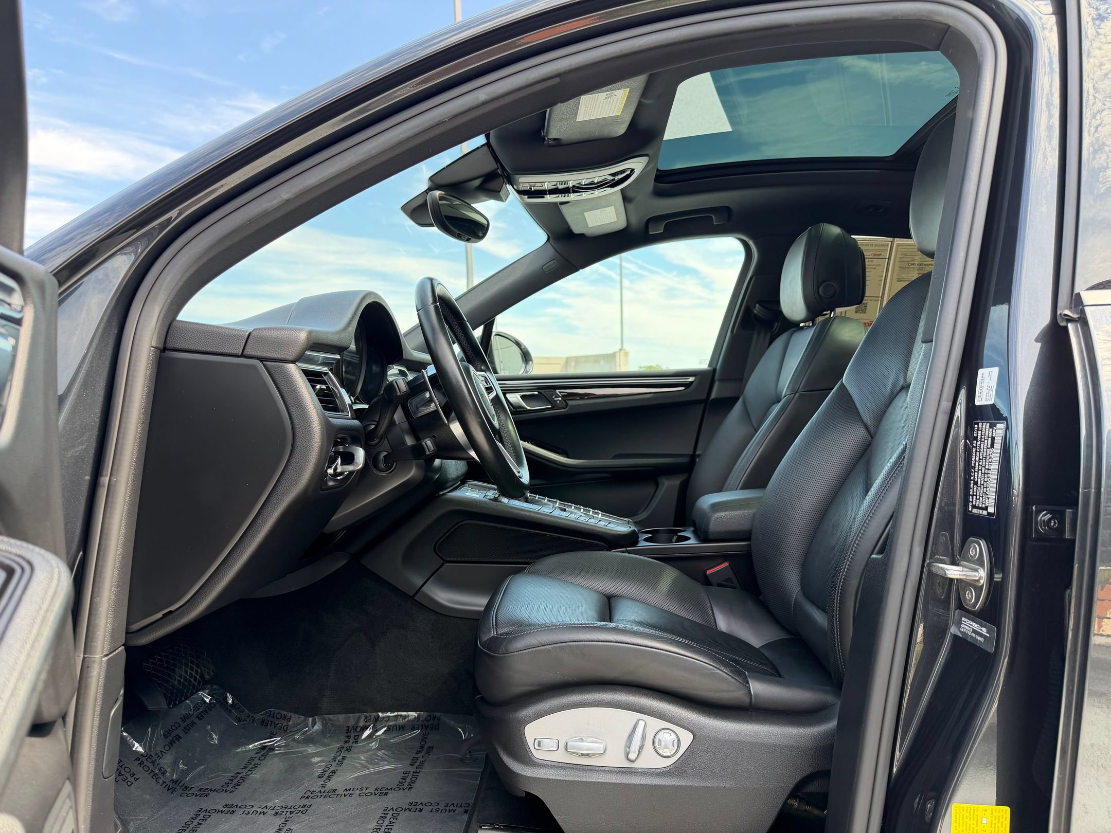 Used 2018 Porsche Macan Sport Edition AWD/4WD image 31