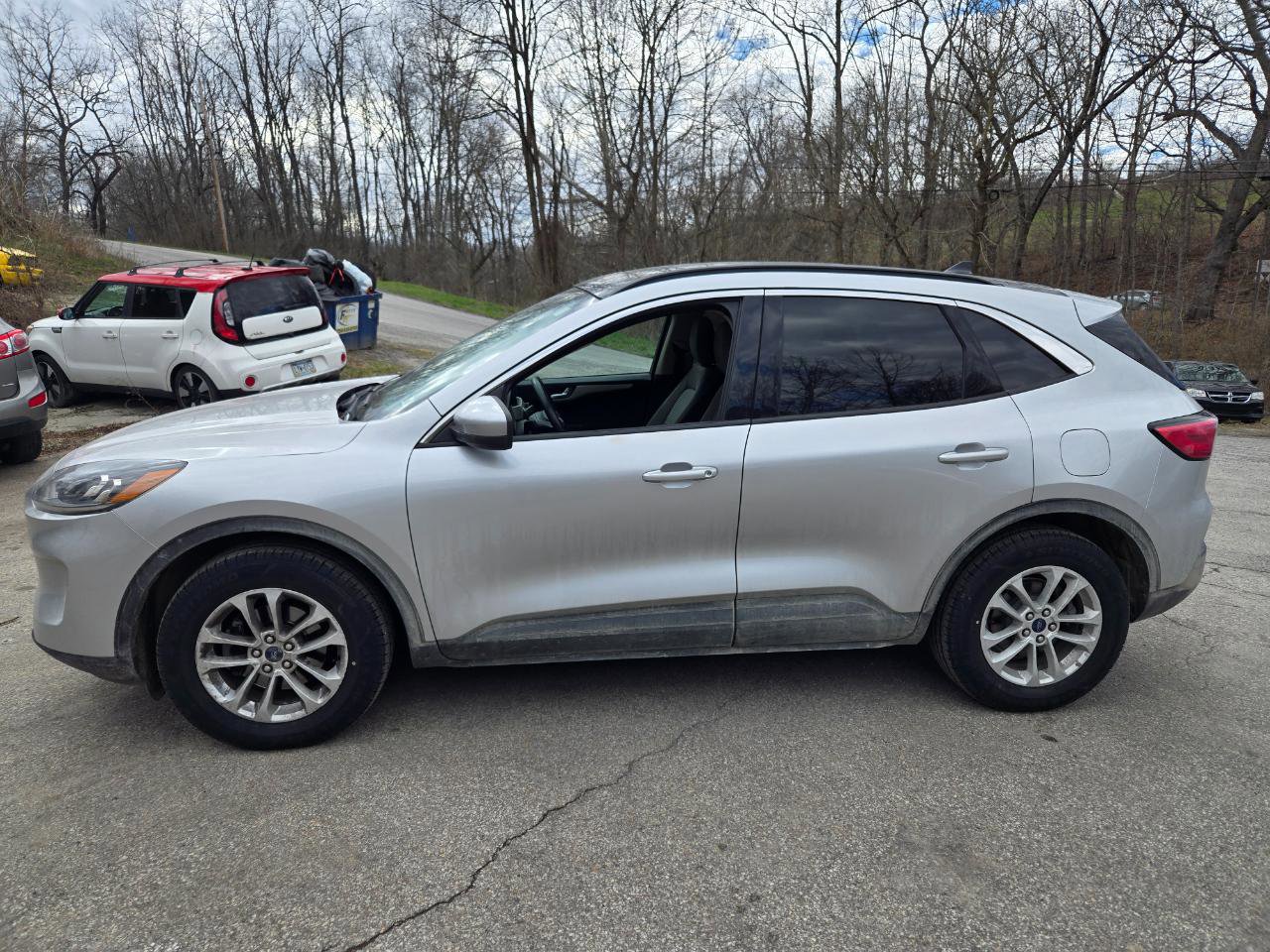 Used 2020 Ford Escape SE image 2