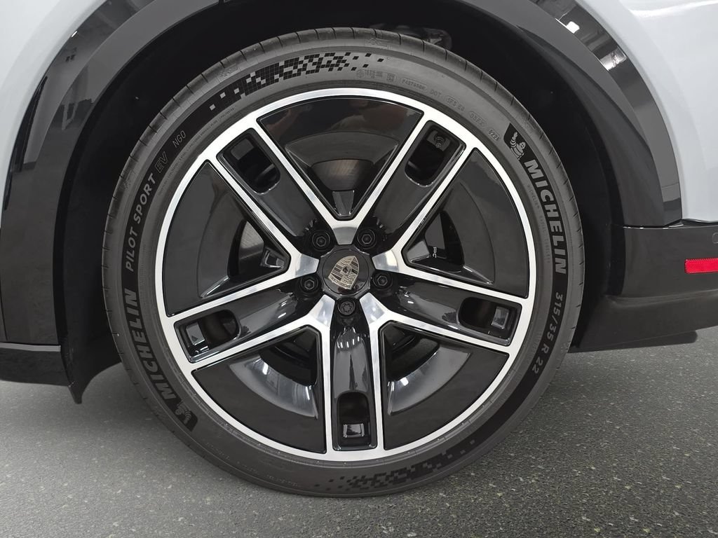 New 2026 Porsche Cayenne Turbo AWD/4WD image 29