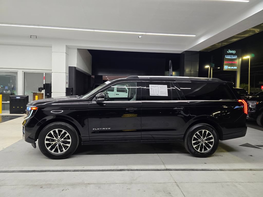 Used 2025 Ford Expedition Max Platinum AWD/4WD image 3