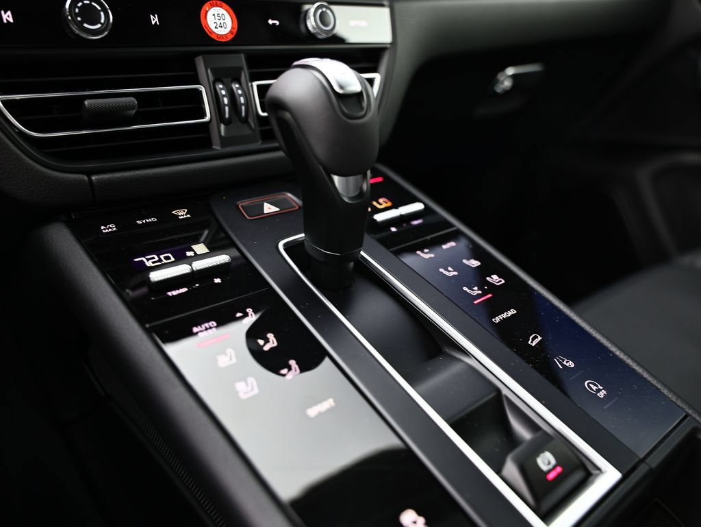 New 2026 Porsche Macan AWD/4WD image 39