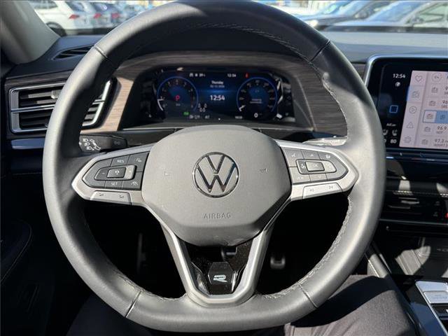 Used 2025 Volkswagen Atlas SEL Premium R-Line AWD/4WD image 14
