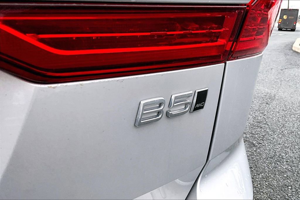 Certified 2024 Volvo XC60 B5 Plus w/ Climate Package image 24