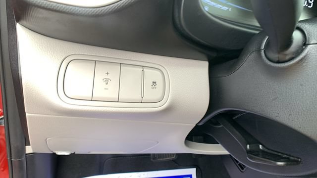 Used 2024 Hyundai Venue SEL FWD image 11