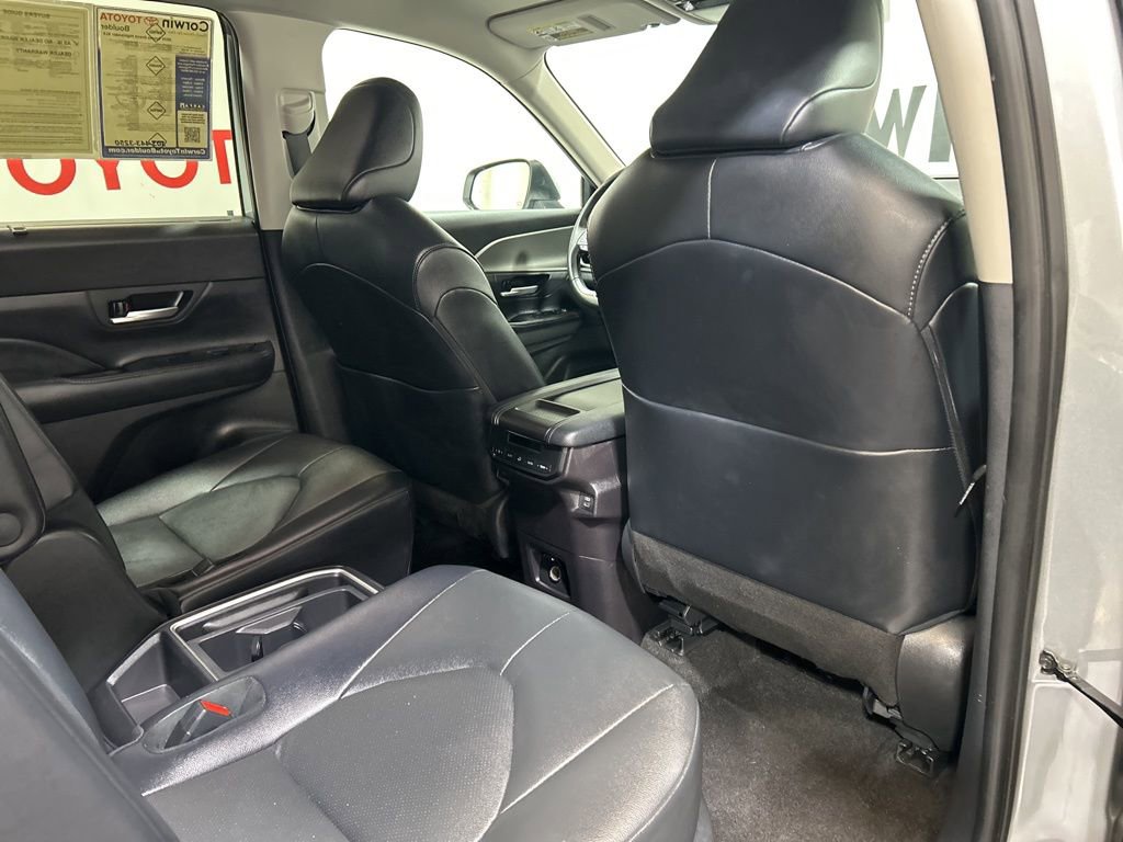Used 2025 Toyota Grand Highlander AWD image 13