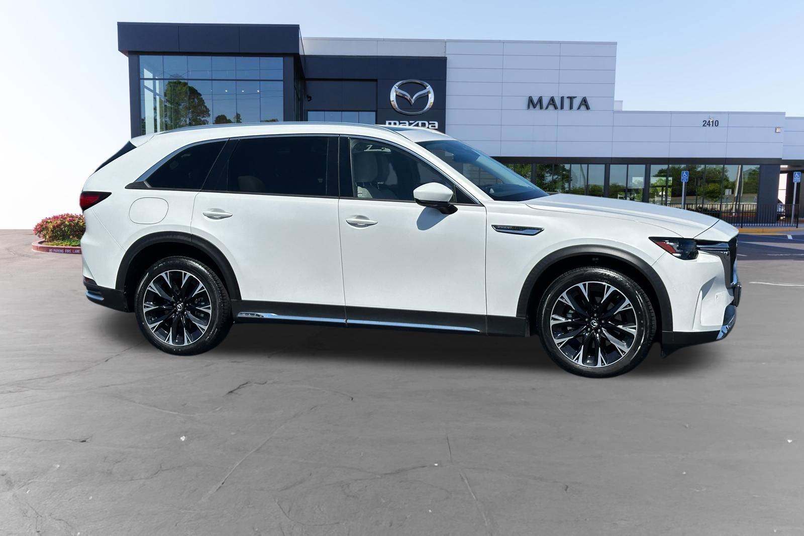 Used 2024 MAZDA CX-90 Plug-In Hybrid w/ Premium Pkg AWD/4WD image 2