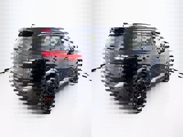 Used 2023 Nissan Rogue SV w/ SV Premium B Package image 5