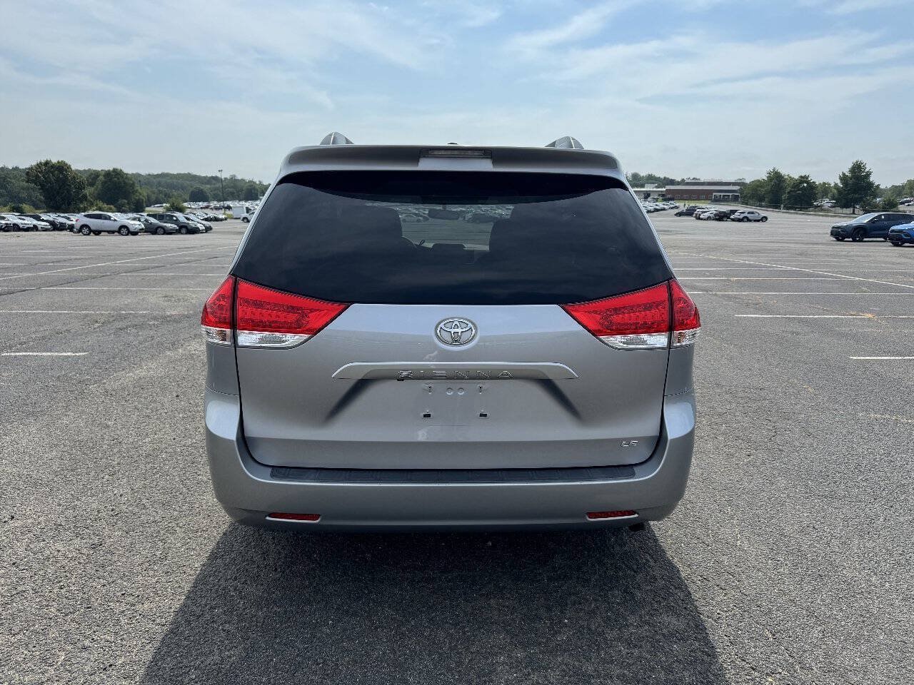 Used 2011 Toyota Sienna LE w/ Towing Pkg FWD image 5