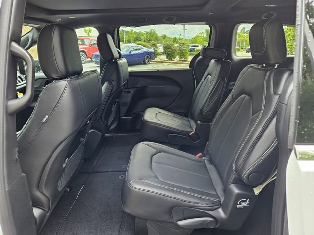 New 2025 Chrysler Pacifica Select FWD image 6