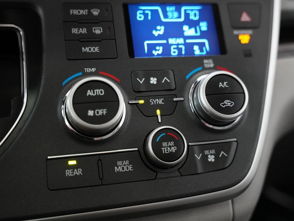 Used 2020 Toyota Sienna XLE w/ XLE Navigation Package FWD image 25