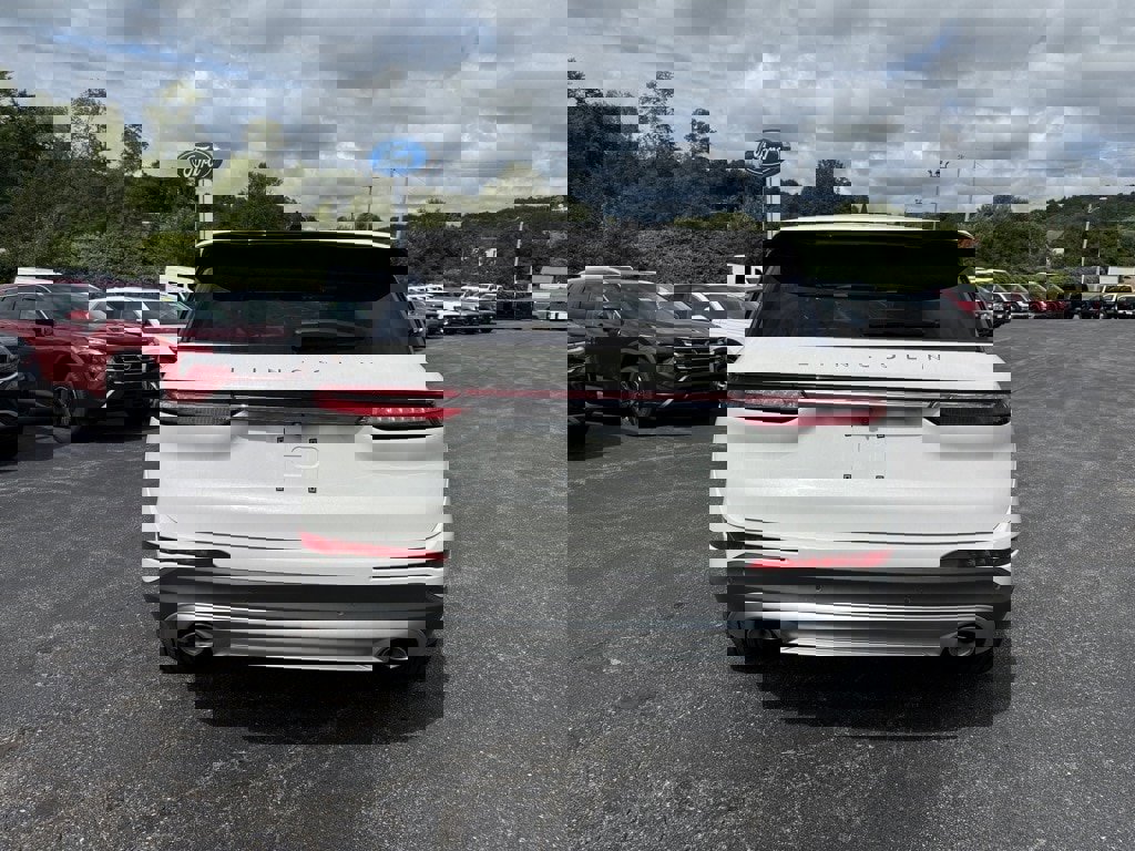 New 2025 Lincoln Corsair AWD image 4