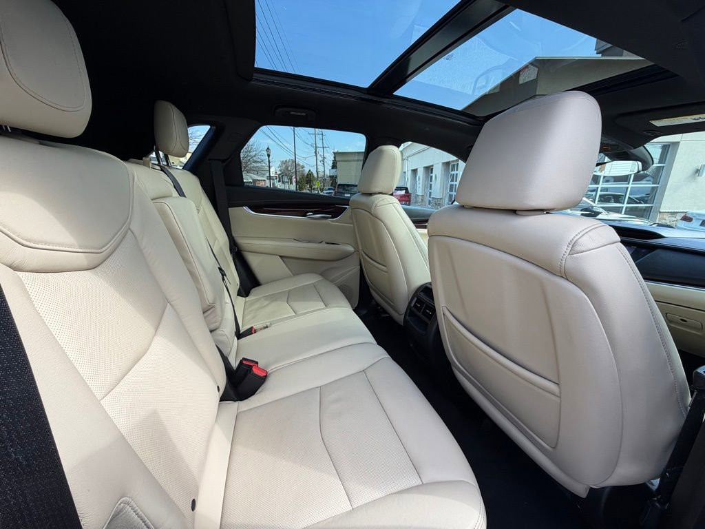 Used 2017 Cadillac XT5 Luxury w/ Driver Awareness Package image 19