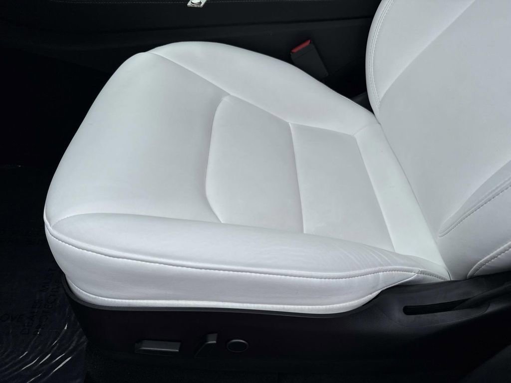 Used 2022 Tesla Model Y Long Range image 25