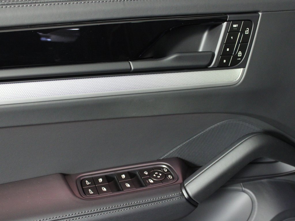 New 2026 Porsche Cayenne image 17