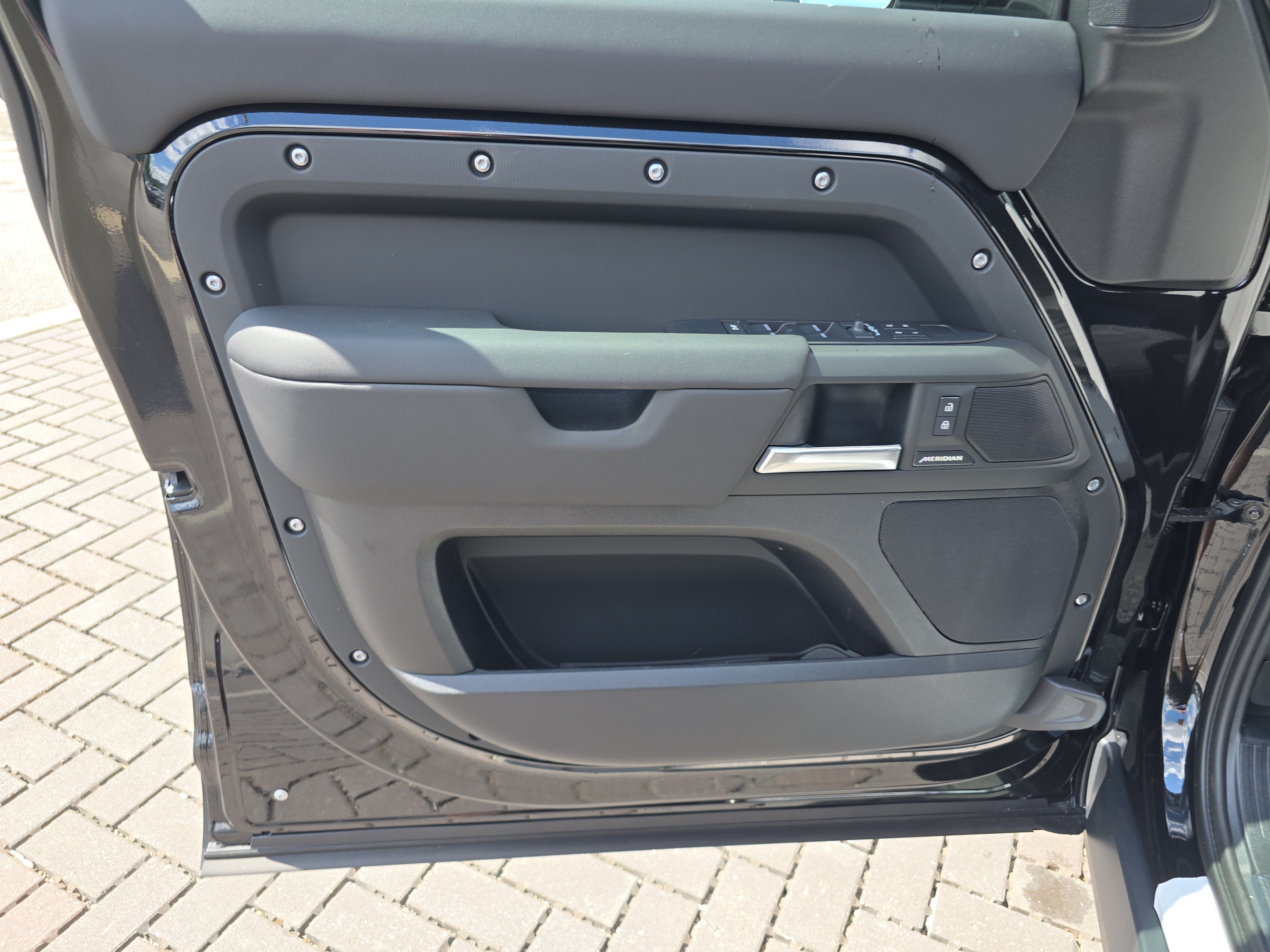 Certified 2025 Land Rover Defender 110 S AWD/4WD image 19