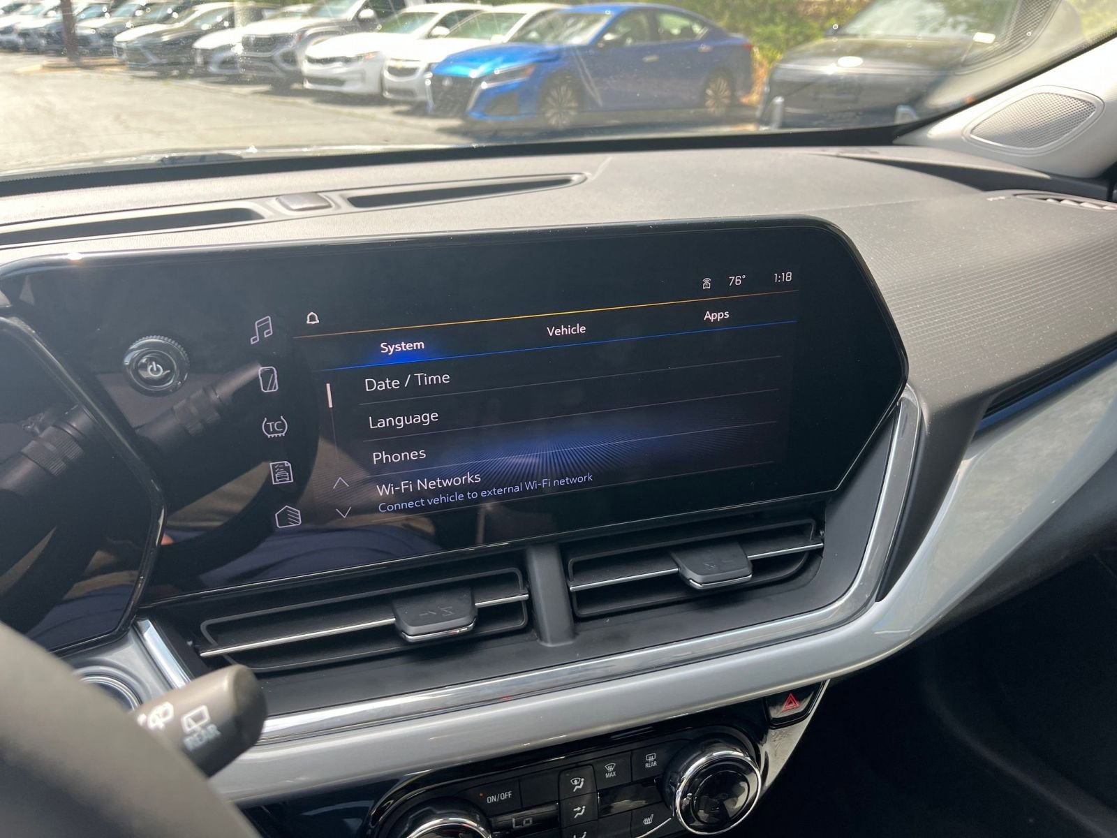 Used 2025 Chevrolet Trax LT w/ LT Convenience Package FWD image 17