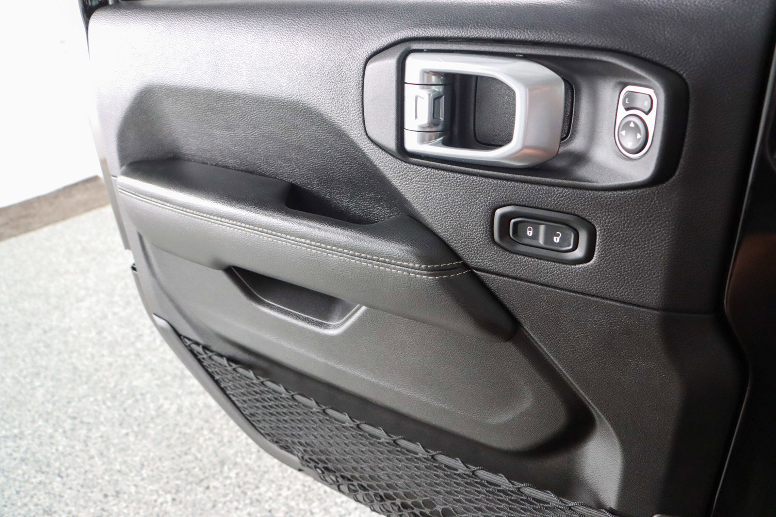 Used 2022 Jeep Wrangler Unlimited Sahara image 23