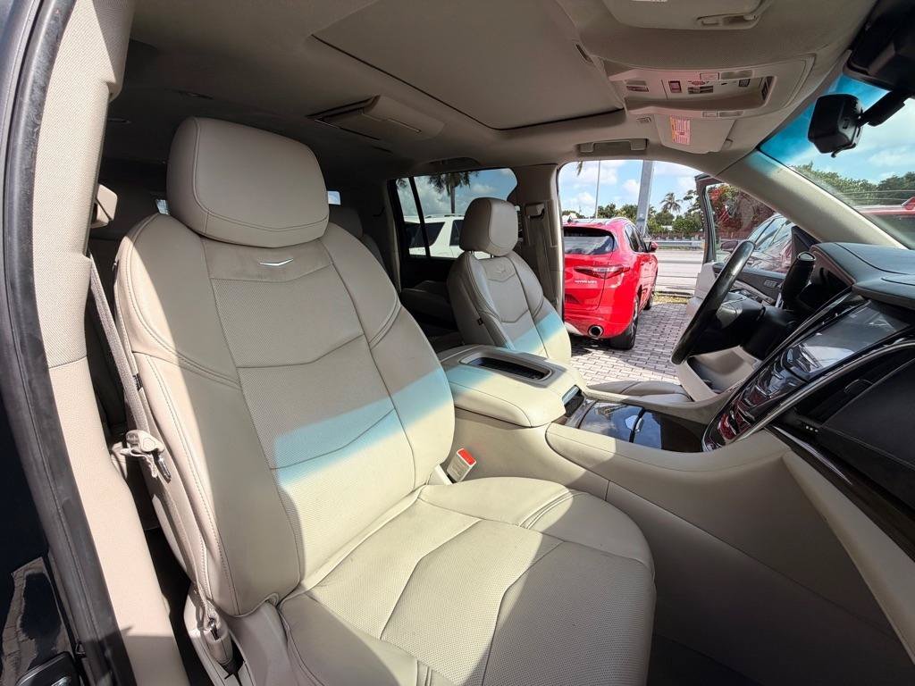 Used 2020 Cadillac Escalade ESV Luxury w/ Escalade Sport Edition AWD/4WD image 22
