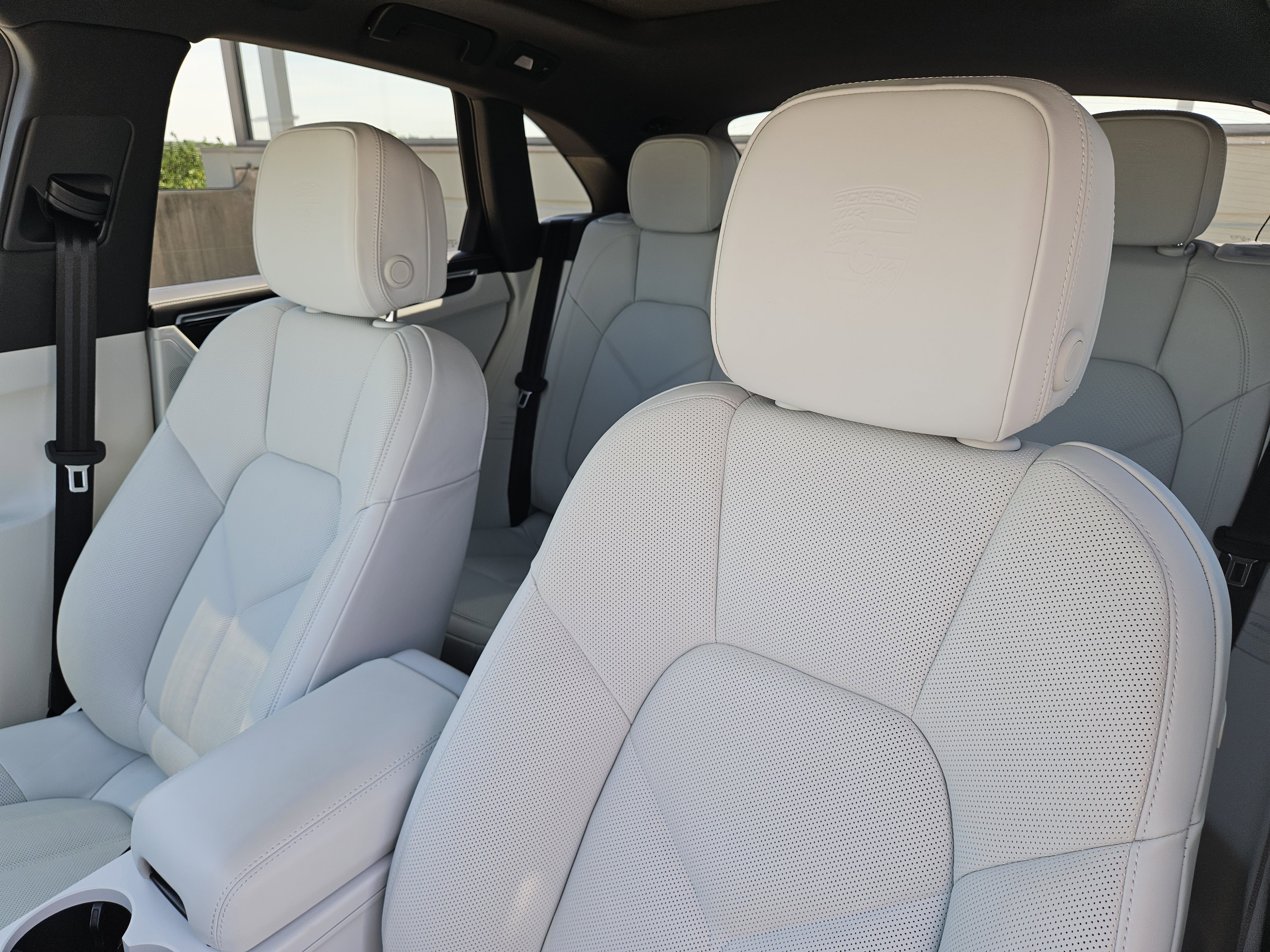 Certified 2024 Porsche Macan S AWD/4WD image 6
