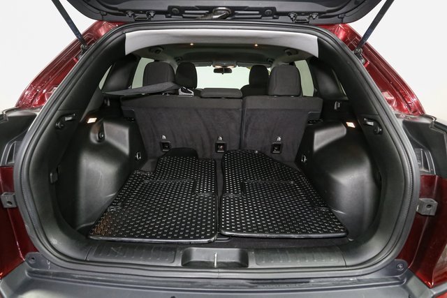 Used 2019 Jeep Cherokee Latitude w/ Cold Weather Group image 12