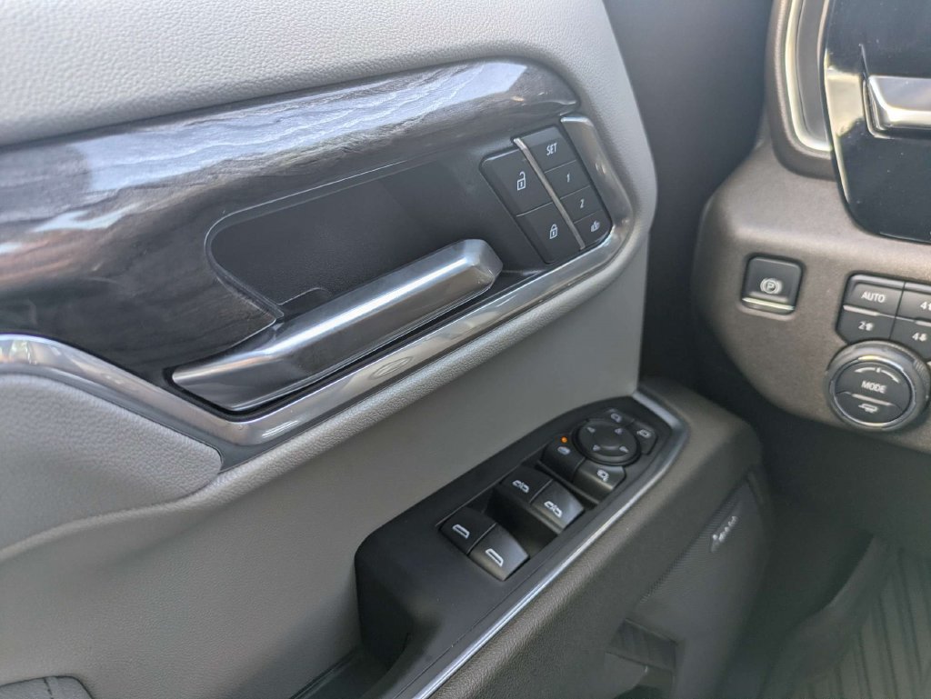 Used 2025 Chevrolet Silverado 1500 LTZ AWD/4WD image 25