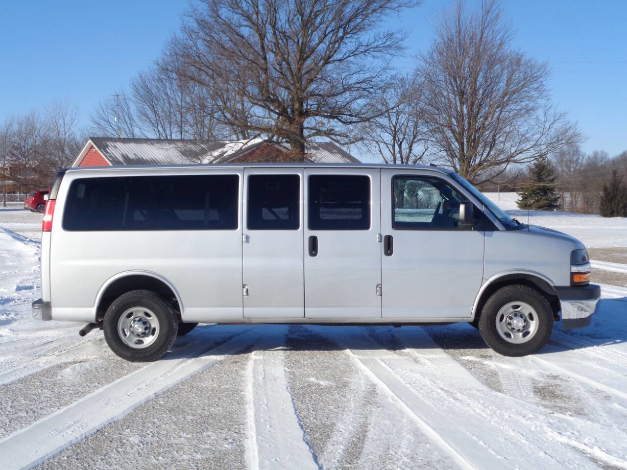 Used 2017 Chevrolet Express 3500 LT w/ LT Preferred Equipment Group image 5