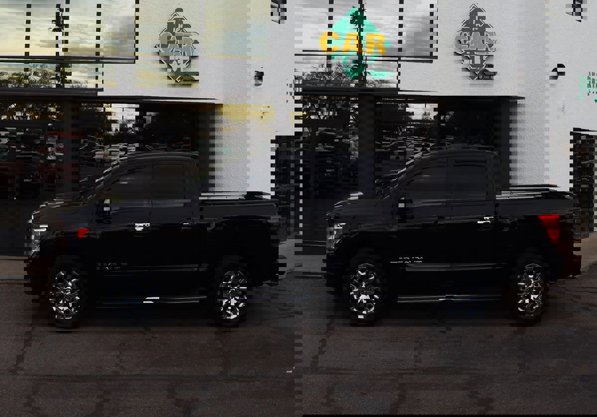 Used 2020 Nissan Titan SV w/ SV Convenience Package image 8