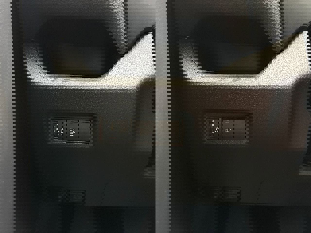 Used 2025 Toyota RAV4 XLE FWD image 26