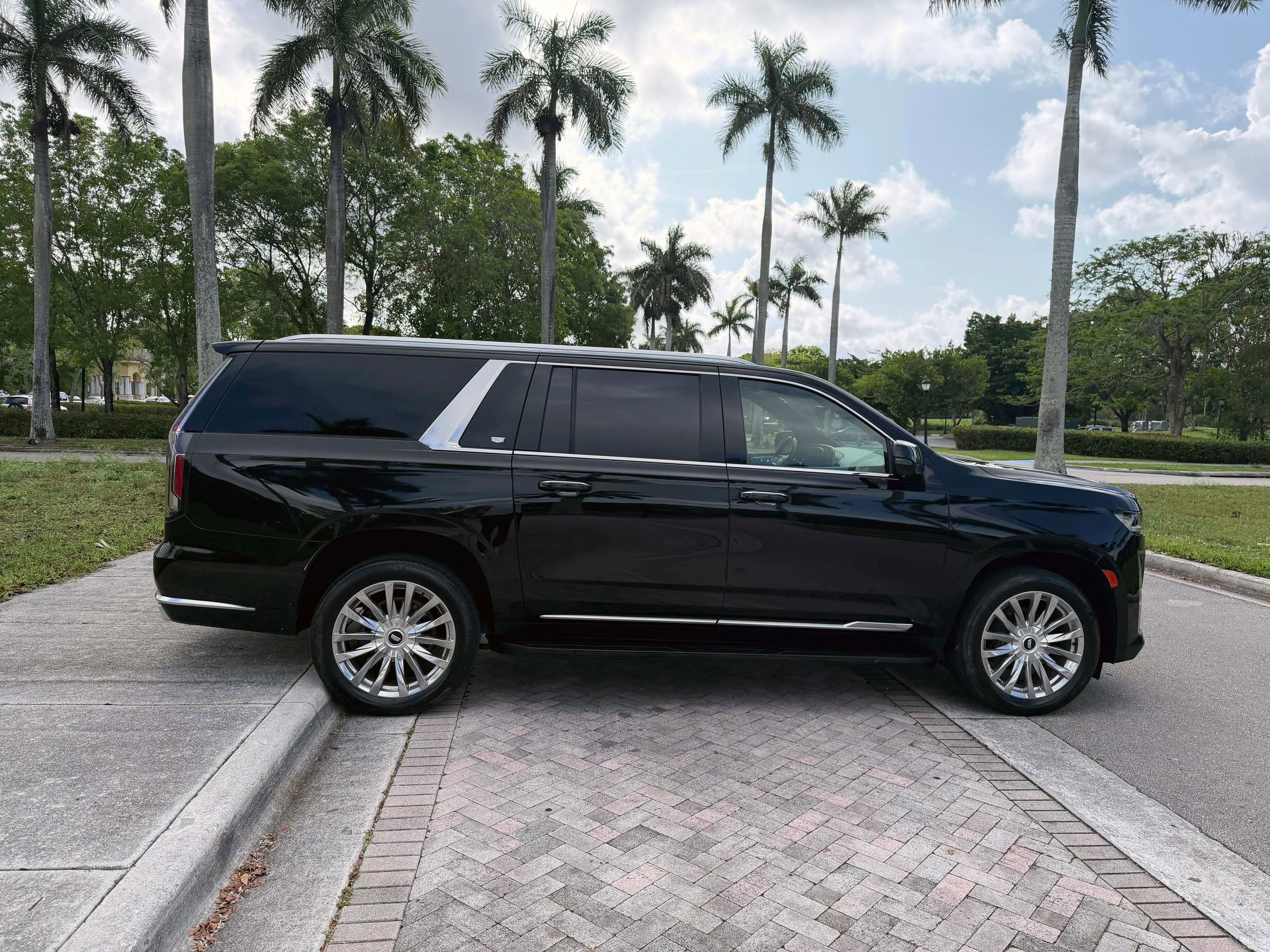 Used 2021 Cadillac Escalade ESV Premium Luxury w/ Performance Package RWD image 21