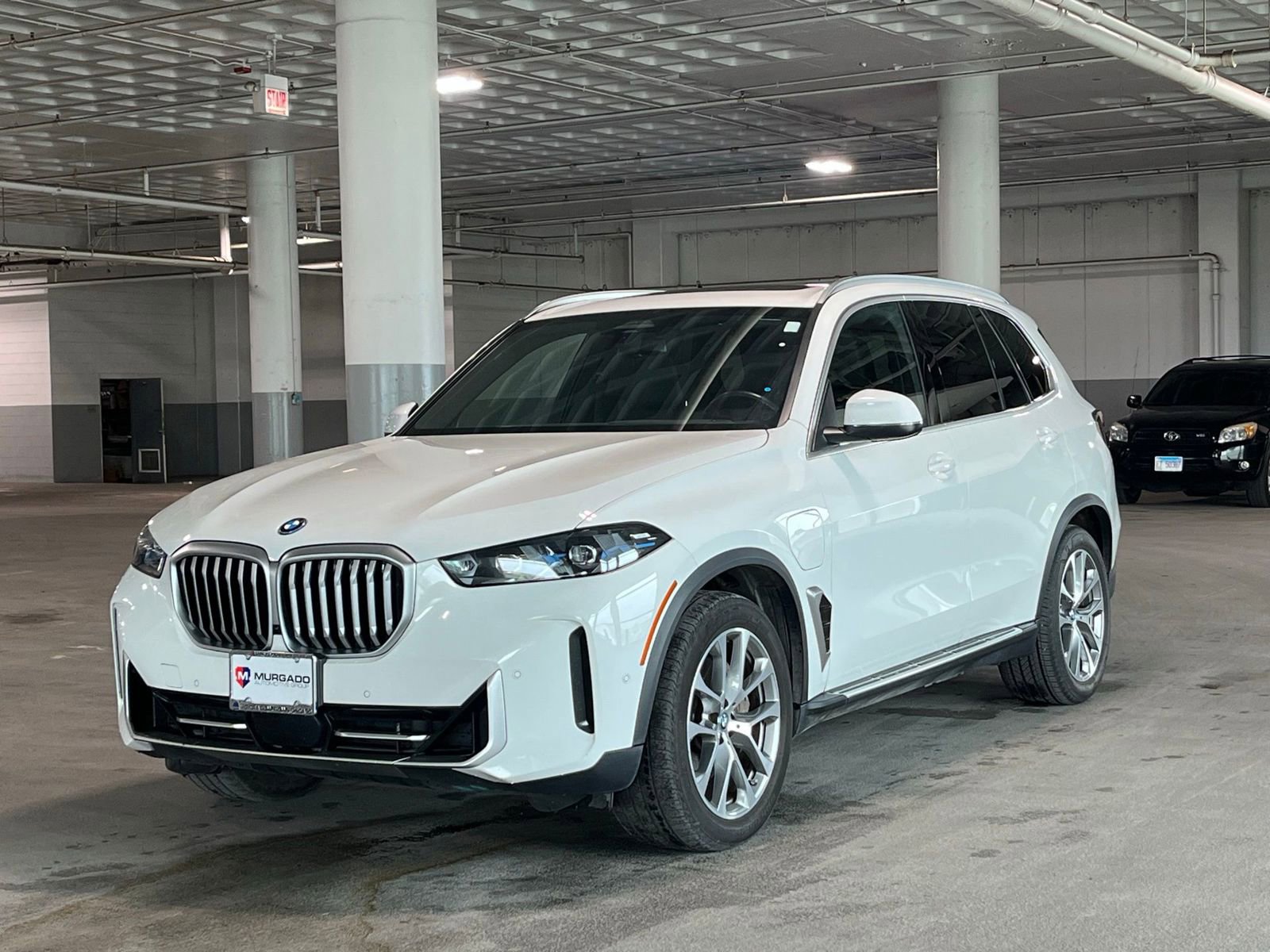 Used 2025 BMW X5 xDrive50e image 4
