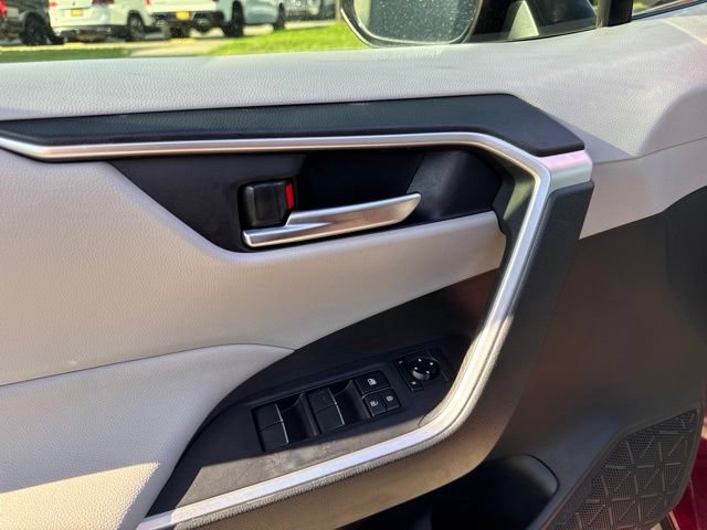 Used 2020 Toyota RAV4 XLE Premium FWD image 24