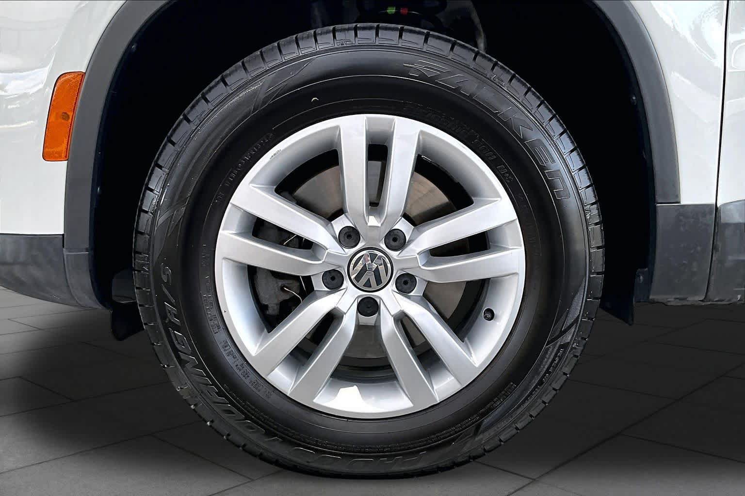 Used 2017 Volkswagen Tiguan S AWD/4WD image 11