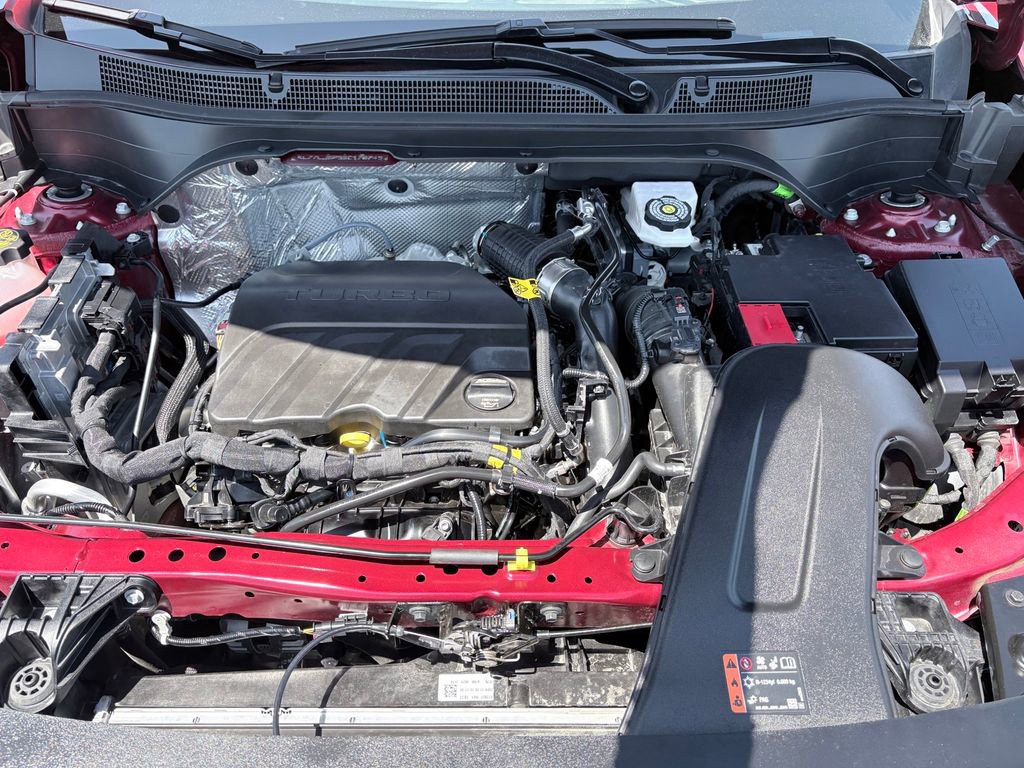Used 2025 Chevrolet Trax RS FWD image 28