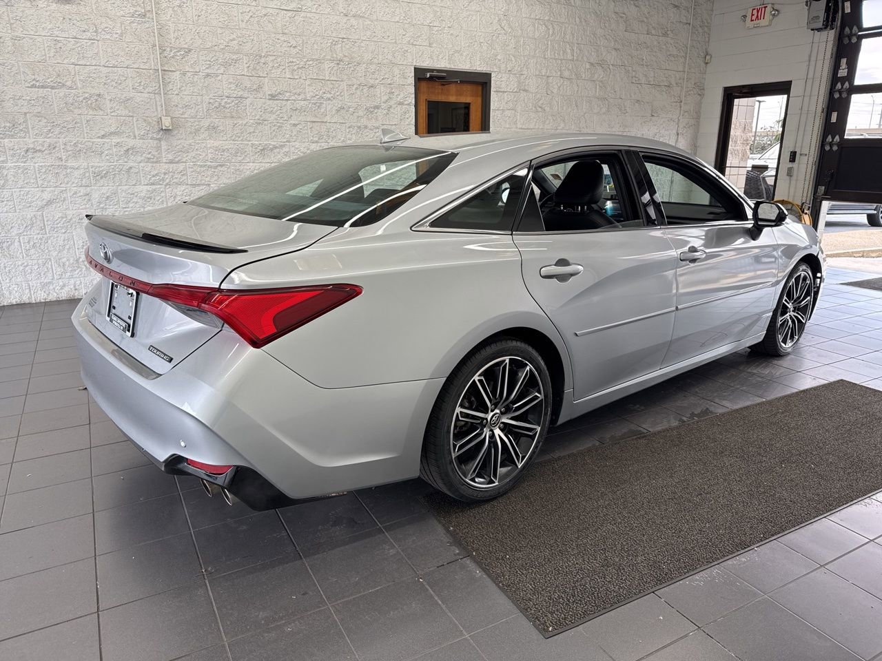 Used 2020 Toyota Avalon Touring w/ Advanced Safety Package image 8