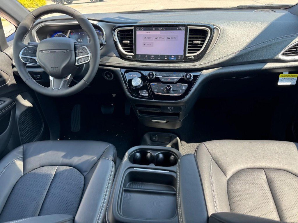 New 2027 Chrysler Pacifica Select FWD image 8