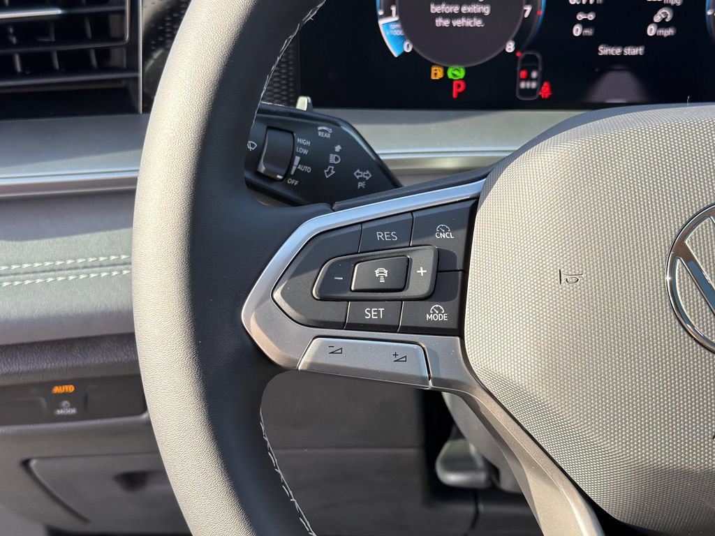 New 2026 Volkswagen Tiguan SE FWD image 25