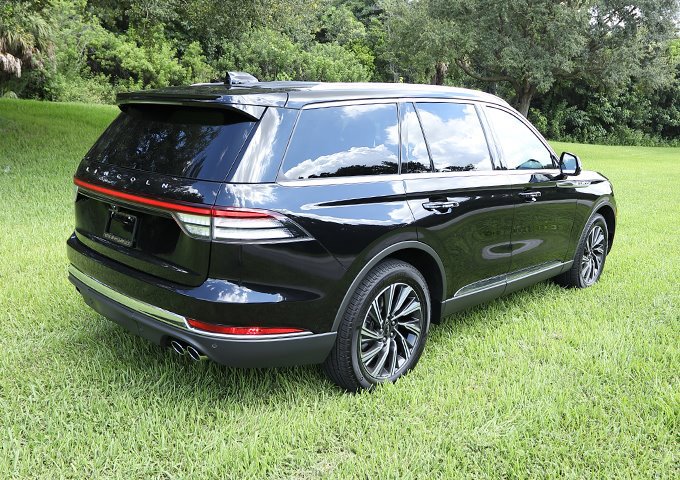 Used 2025 Lincoln Aviator AWD image 4