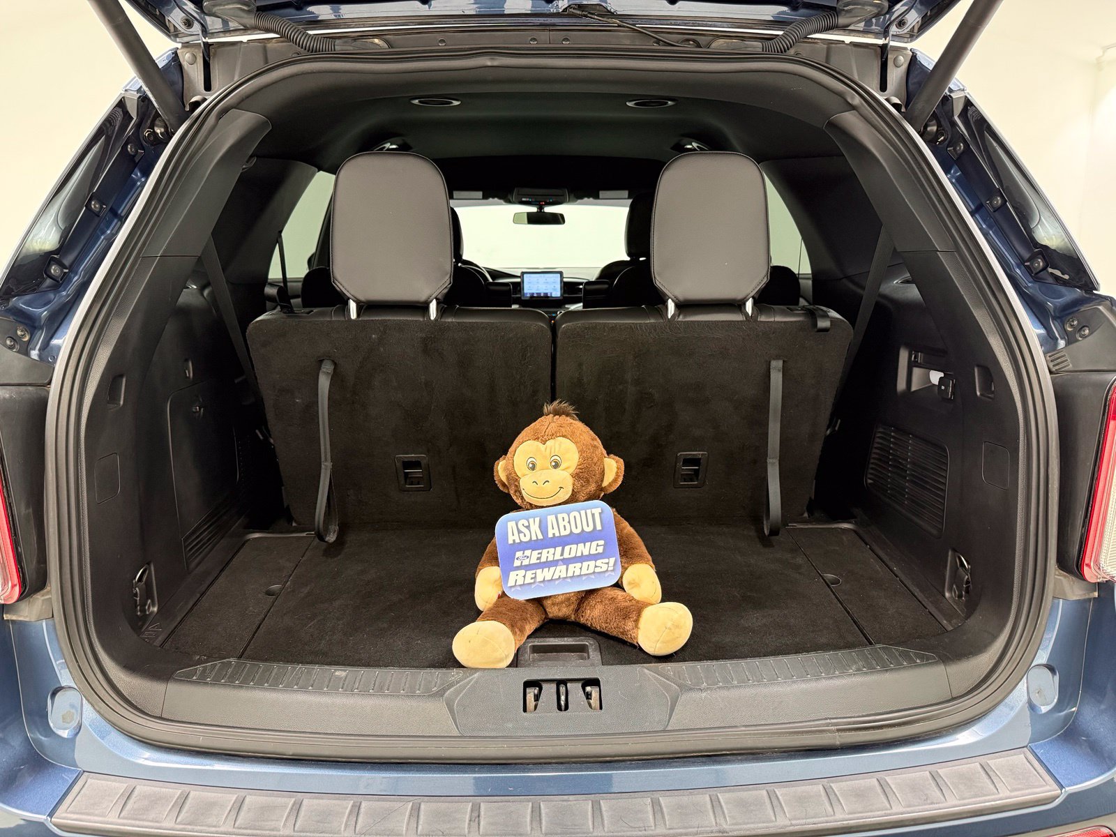 Used 2020 Ford Explorer XLT w/ Equipment Group 202A AWD/4WD image 8