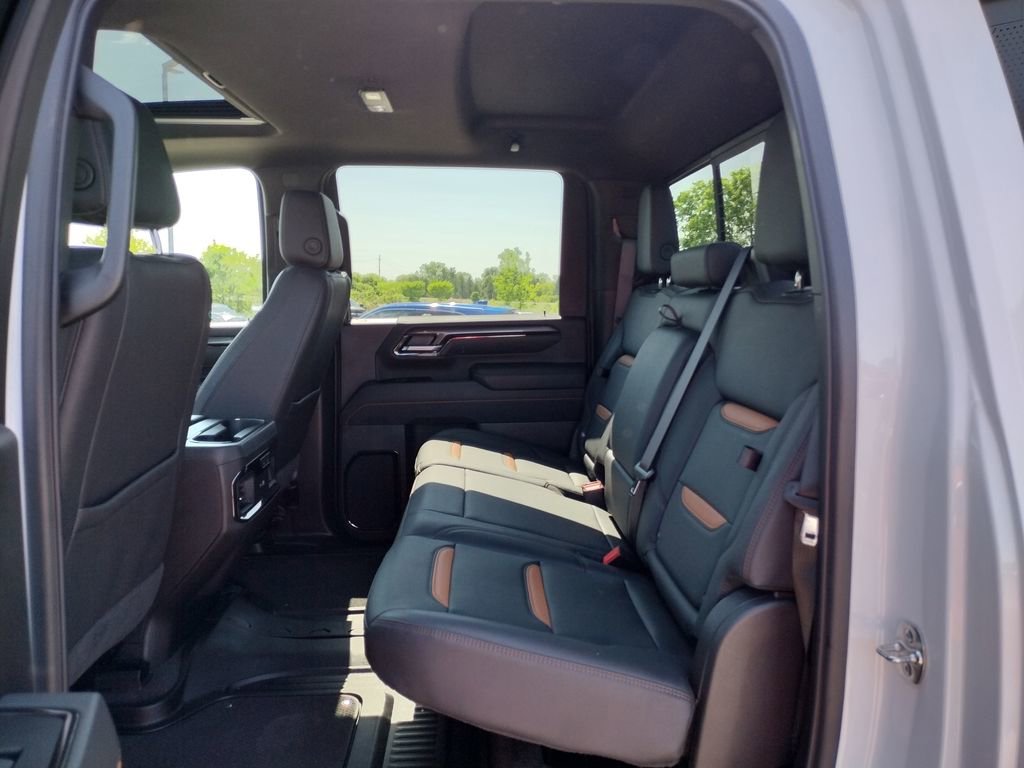Used 2025 GMC Sierra 2500 AT4 w/ AT4 Premium Plus Package AWD/4WD image 8