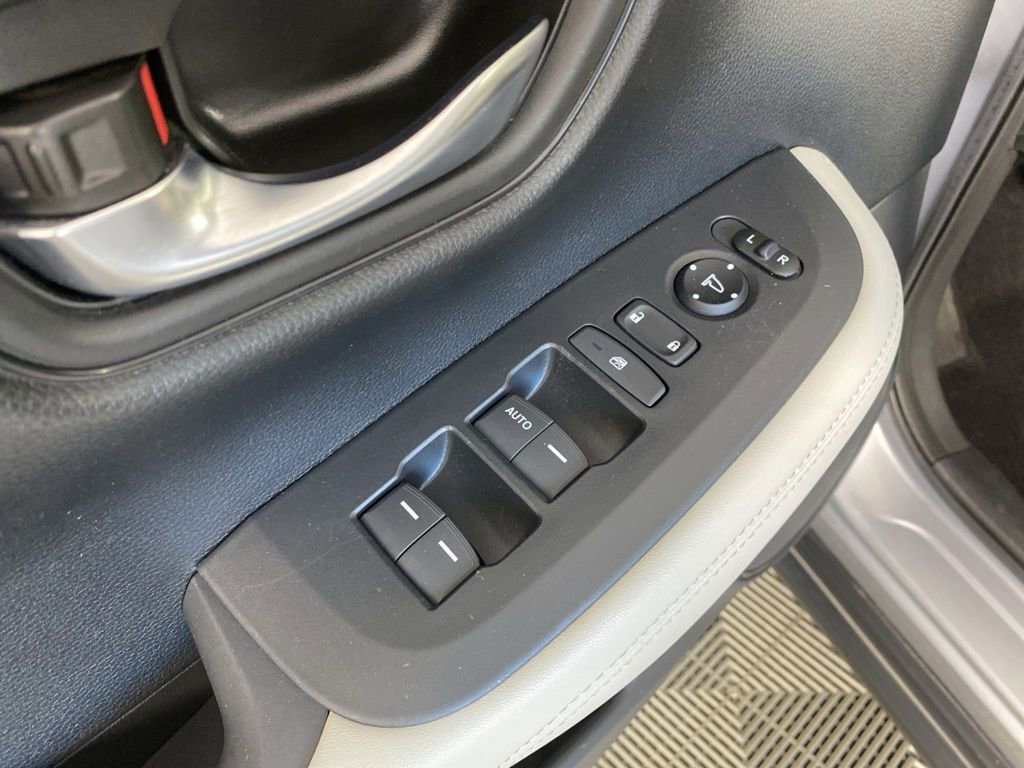Used 2023 Honda HR-V LX image 13